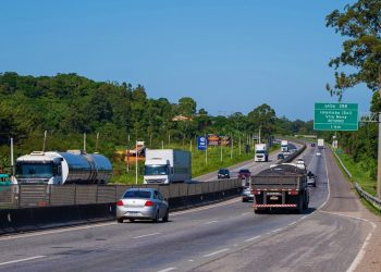 Mais de 200 mil veículos são esperados no trecho Sul da BR-101 no feriadão de Páscoa