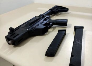 Regional: homem é preso com arma de fabricação caseira dentro de mochila