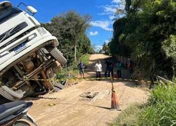 Ponte é interditada após incidente com caminhão em Tubarão