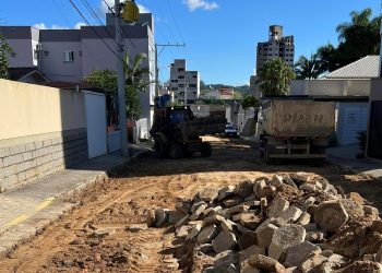 Braço do Norte: inicia pavimentação da rua Santa Augusta