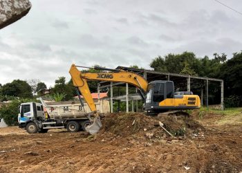 Prefeitura de Braço do Norte realiza limpeza em lotes e informa que será feita cobrança aos proprietários