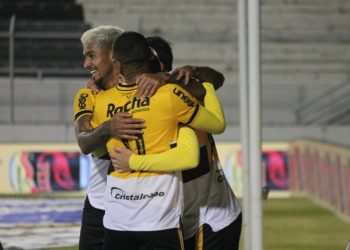 Criciúma vence a Ponte Preta pela primeira vez no Moisés Lucarelli
