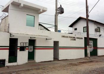 Polícia Civil detém suspeitos de assassinarem homem com 27 facadas em Laguna