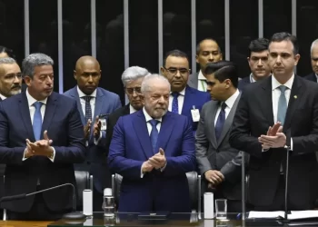 Lula chega aos 100 dias de governo sem base consolidada no congresso