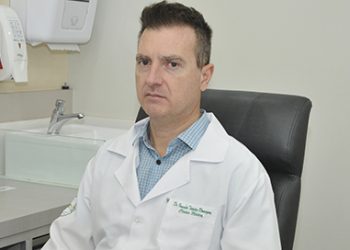 Médico explica que há vários tipos de tosse nessa época do ano