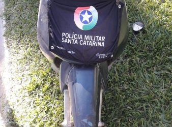 Adolescente é apreendido com moto furtada