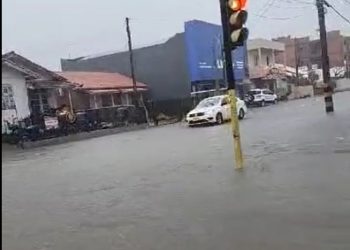 Ruas de Tubarão registram alagamentos após chuva permanente