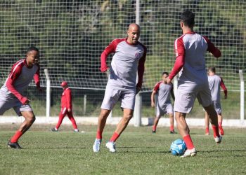 Leão do Sul enfrenta o Caxias nesta segunda
