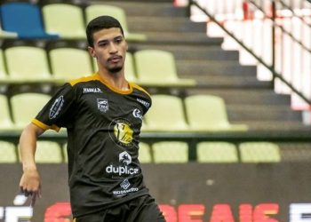 Áquila Barbosa pode estrear nesta segunda, em casa, pelo Tubarão Futsal