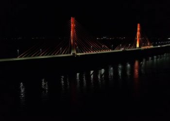 Ponte Anita Garibaldi terá cores do arco-íris até o próximo domingo