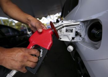 Gasolina deve ficar mais cara a partir desta quinta-feira após mudança no ICMS