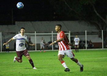 Leozinho marca seu primeiro gol no campo pelo Hercílio Luz