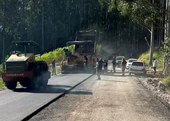 Inicia a colocação da camada asfáltica no Pinheiral