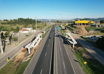 BR101sul/SC terá interdição para içamento de vigas da nova passarela da CCR ViaCosteira em Tubarão