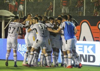 Série B: Criciúma triunfa diante do Vitória e volta ao G4