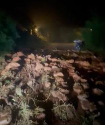 Deslizamento de barreira interdita Serra do Faxinal em Praia Grande