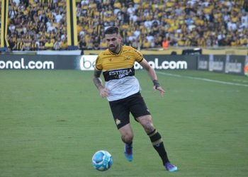 Felipe Vizeu celebra fim do jejum de gols e pede foco total