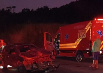 Urussanga: motociclista é conduzido ao hospital após colisão com carro