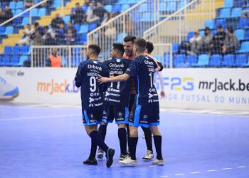 Tubarão Futsal convence em casa e faz 9 a 2 no Brasília