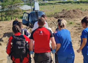 Após cair cerca de dois metros de caminhão homem fica ferido em Braço do Norte