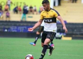 Criciúma anuncia retorno do volante Barreto