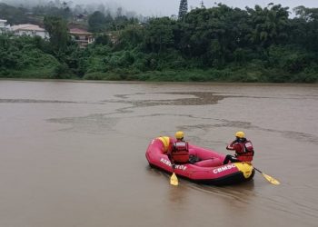 Bombeiros procuram homem desaparecido no Rio Tubarão