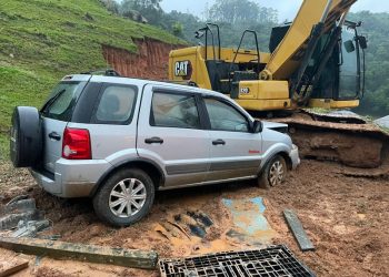 São Ludgero: duas pessoas são hospitalizadas após saída de pista