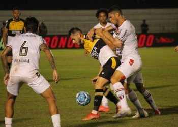 Tigre tem jogador expulso e perde para o Botafogo-SP na Série B