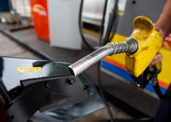 Petrobras anuncia redução no preço de distribuição da gasolina e do gás de cozinha
