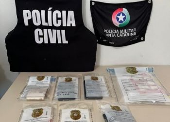 Suspeito é detido com veículo que fazia distribuição de drogas em Pescaria Brava e Capivari de Baixo