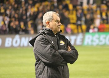 Tencati lamenta falhas de marcação e se diz satisfeito com primeiro turno do Criciúma