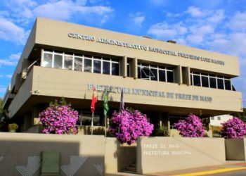 Prefeitura de Treze de Maio abre concurso público com salários de até R$ 14,9 mil