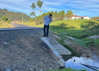 Rio Cachoeirinhas recebe pavimentação