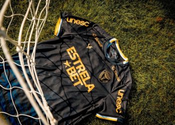 Criciúma lança nova camisa com escudo retrô