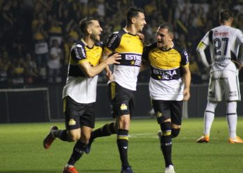 Criciúma vence a Ponte Preta, quebra jejum de vitórias e volta ao G4