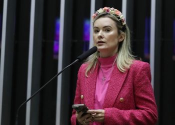 Deputada Júlia Zanatta aprova projeto que indeniza vítimas do golpe do empréstimo consignado