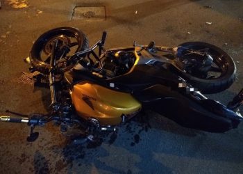Urussanga: motociclista fica gravemente ferida após colidir contra carro