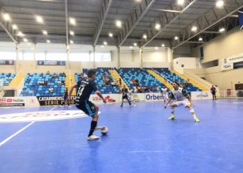 Tubarão Futsal e Jaraguá empatam pelo Estadual na Arena