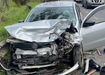 Colisão entre dois carros deixa duas pessoas feridas na SC-108