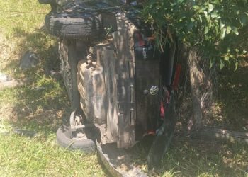 Durante perseguição da Polícia Militar, carro furtado capota e suspeito é preso