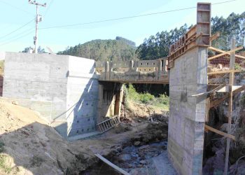 São Ludgero: prefeitura está construindo uma ponte de concreto armado na rodovia João Becker