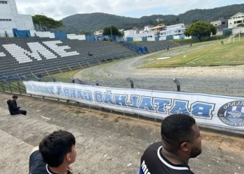 Tubarão goleia o Porto e fica muito perto de garantir o acesso no domingo