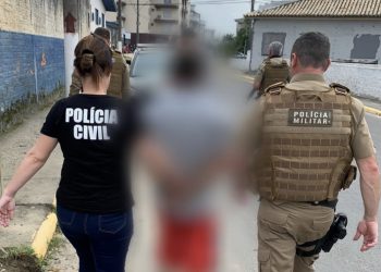 Pai que arremessou filho de dois meses na parede e matou bebê é preso