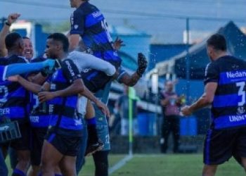 Tubarão empata, mantém a invencibilidade e segue vivo no sonho do acesso