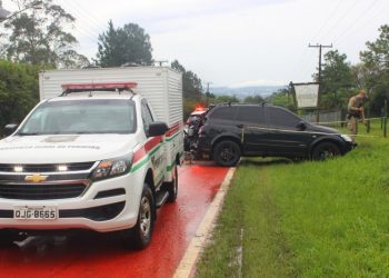 Em Criciúma, motociclista morre após colisão contra carro