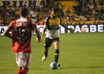 Criciúma renova esperança após vitória contra o líder e projeta clássico contra a Chape