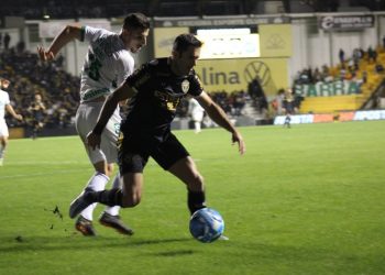 Criciúma sofre diante da Chape, perde a primeira em casa no returno