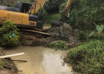 Infraestrutura segue realizando desassoreamento e limpeza de córregos