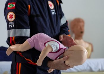 Engasgo em crianças e bebês são comuns, mas podem ser perigosos