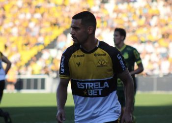 Prestes a completar 150 jogos pelo Criciúma, Barreto quer fazer história